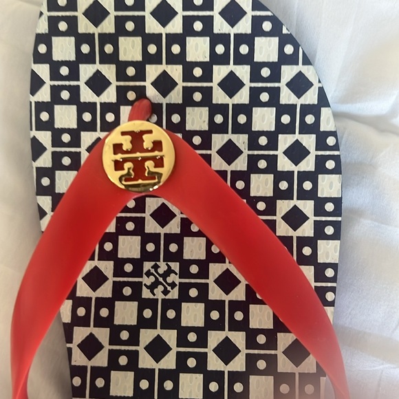 Tory Burch like new flip flop - Picture 4 of 4